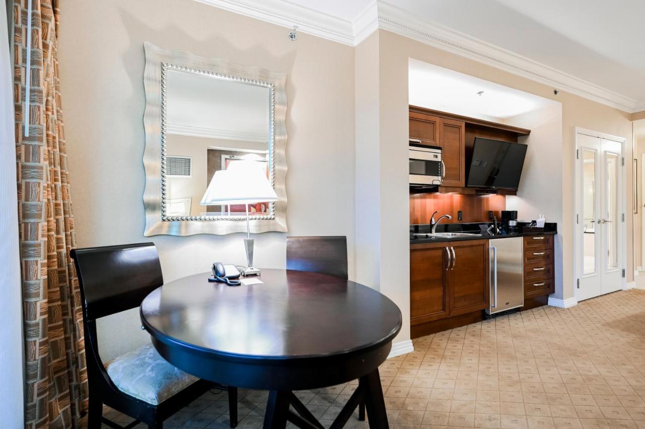 Penthouse Suite With Strip View At The Signature At Mgm Grand Las Vegas Bagian luar foto