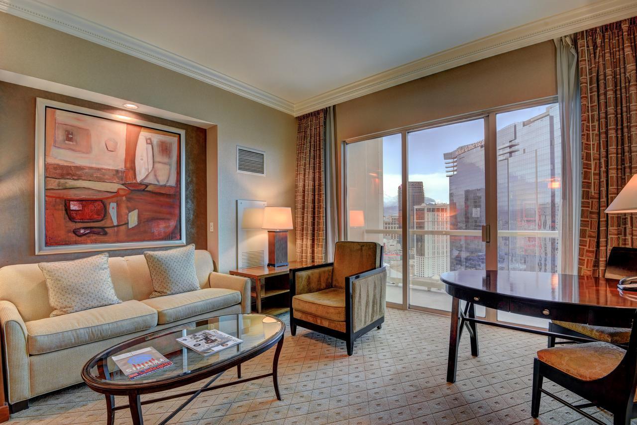 Penthouse Suite With Strip View At The Signature At Mgm Grand Las Vegas Bagian luar foto